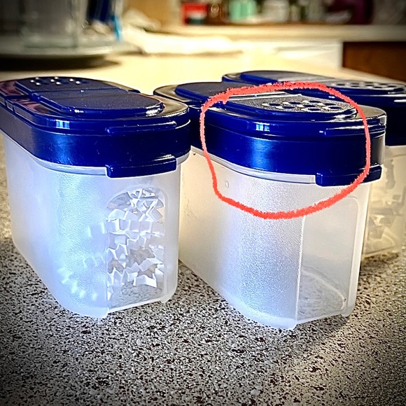 Tupperware Spice Holder Shake & Pour Set of 4 Cobalt Blue Tops Like New - Picture 7 of 8